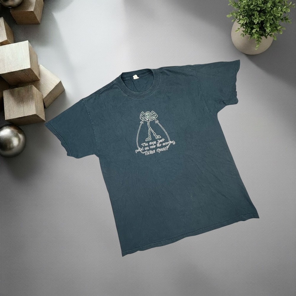 Vintage Y2K Funny Alien These Guns Graphic T Shirt Mens Large‎ Navy Blue Skater